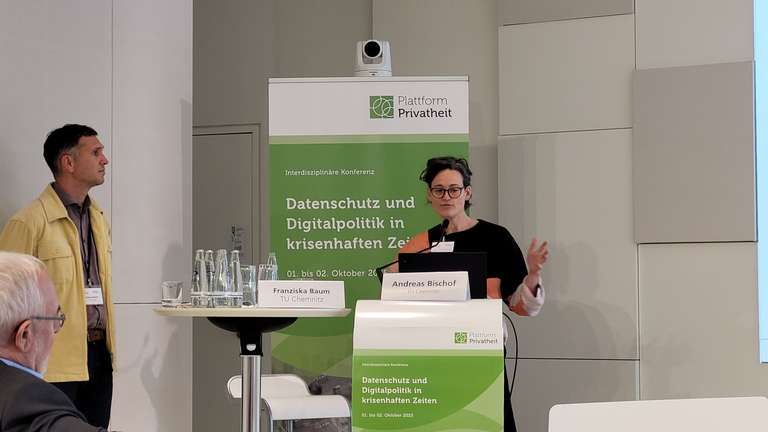 Franz und Andreas halten einen Vortrag bei der Jahrestagung der Plattform Privatheit