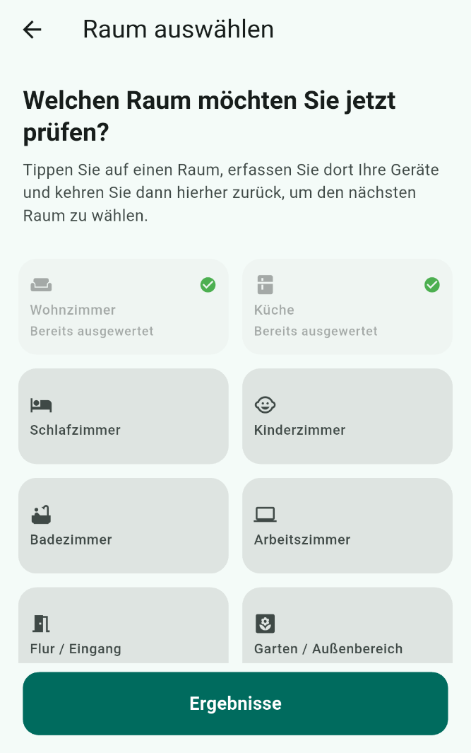 Verschiedene Felder mit Räumen zum Antippen: Wohnzimmer und Küche mit grünem Häkchen markiert, darunter folgen unmarkiert Schlafzimmer, Kinderzimmer, Badezimmer und Arbeitszimmer